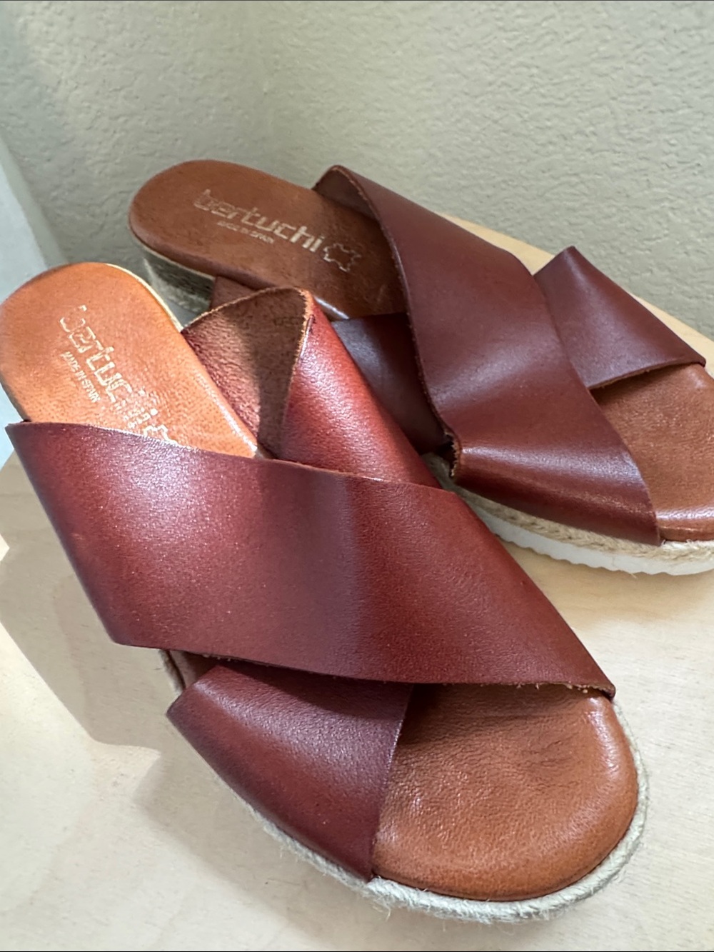 Bertuchi Made in Spain Women's Brown Crisscross Leather Slide Sandals